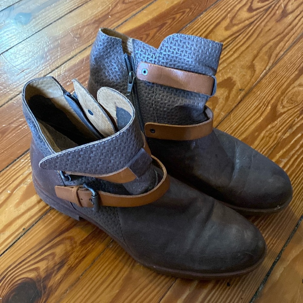mauve boots